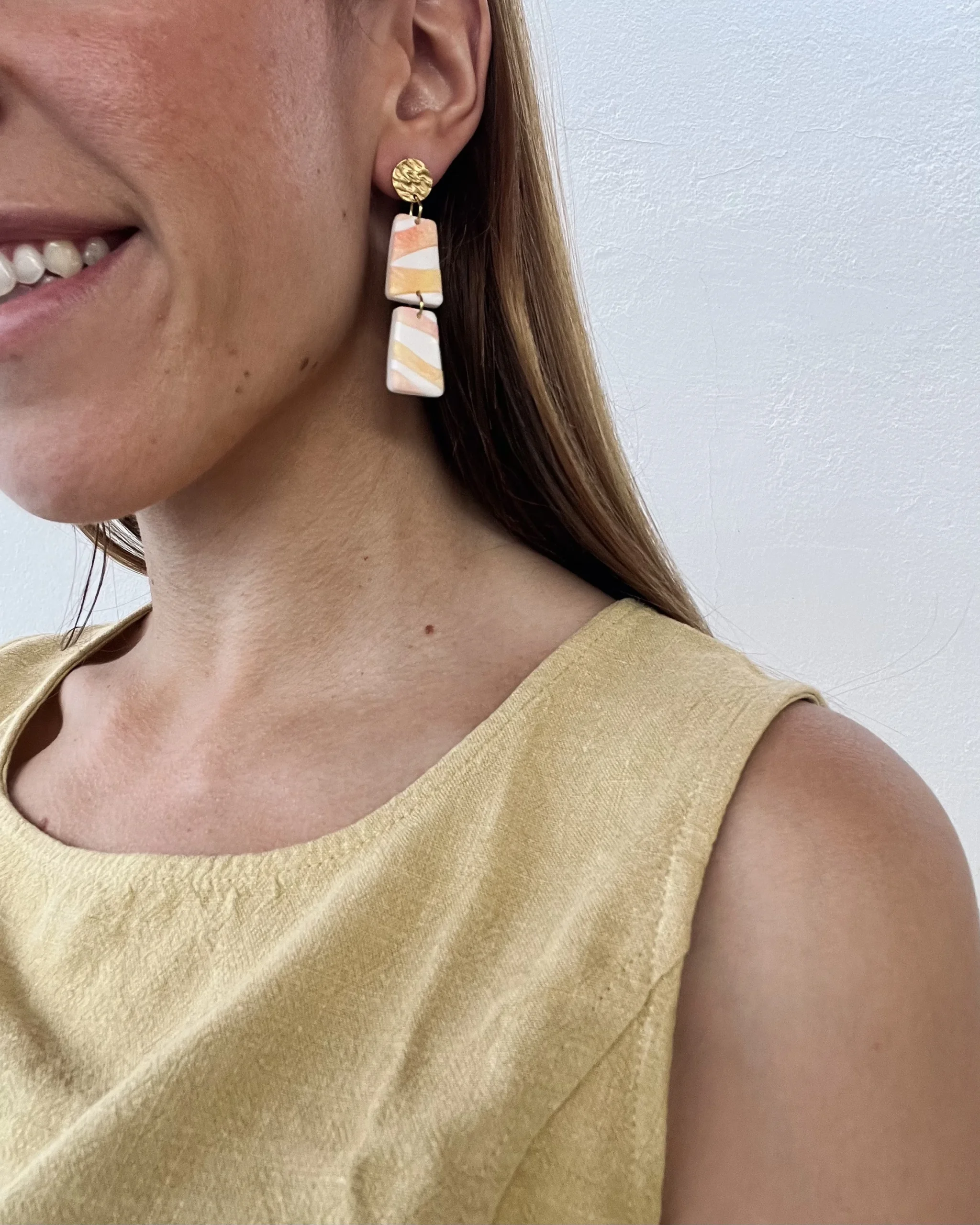 Pendientes largos con estampado de textura - Imagen 2