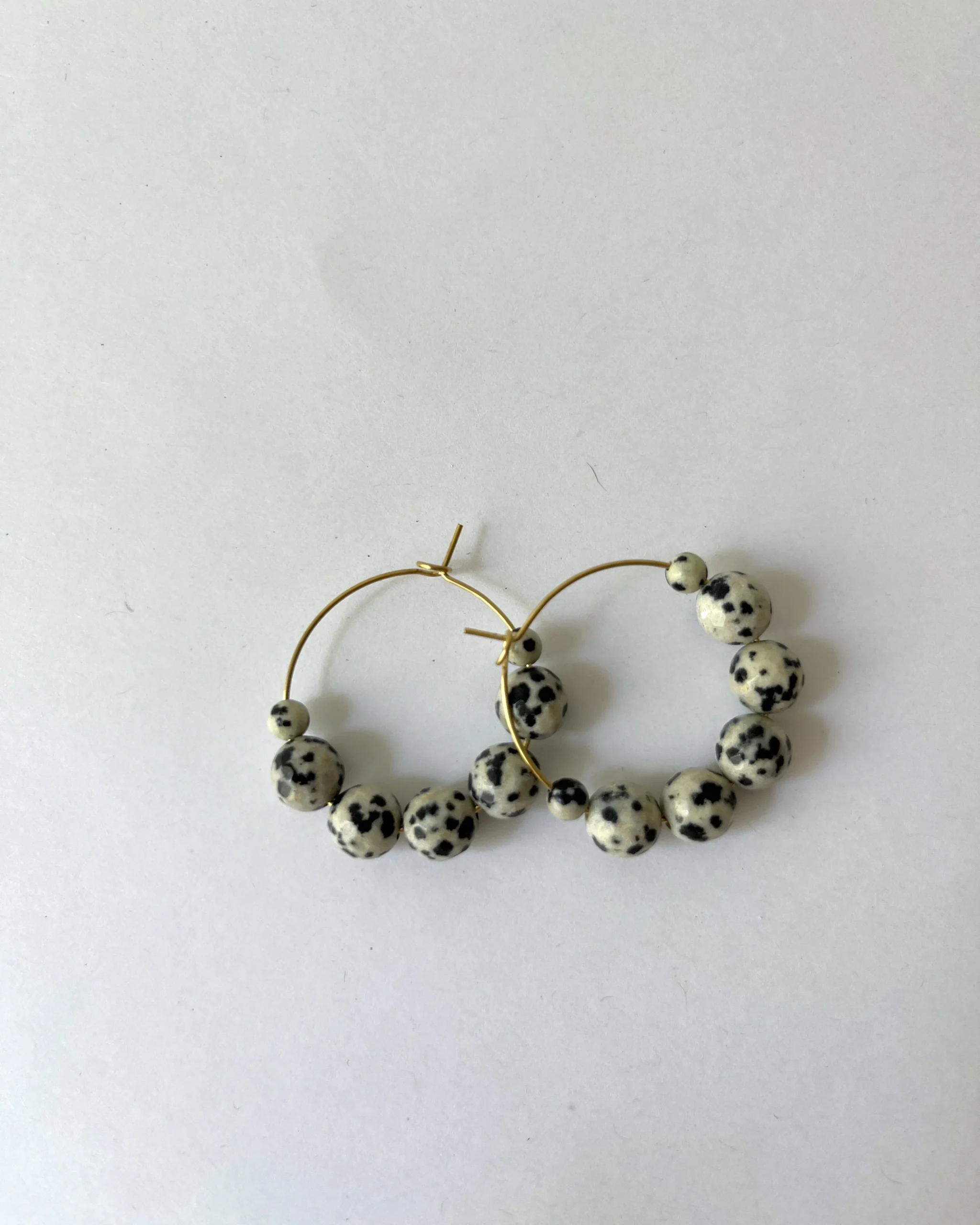 Aros abalorios beige y negro