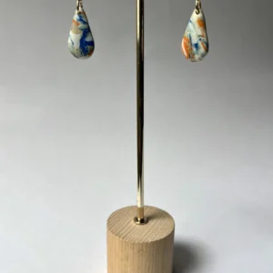 Pendientes de gota estampado naranja, azul y blanco