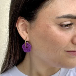 Charm flor arcilla morado