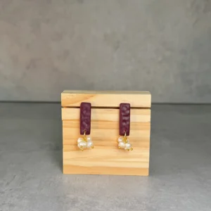 Rectangulo berenjena con perlas naturales