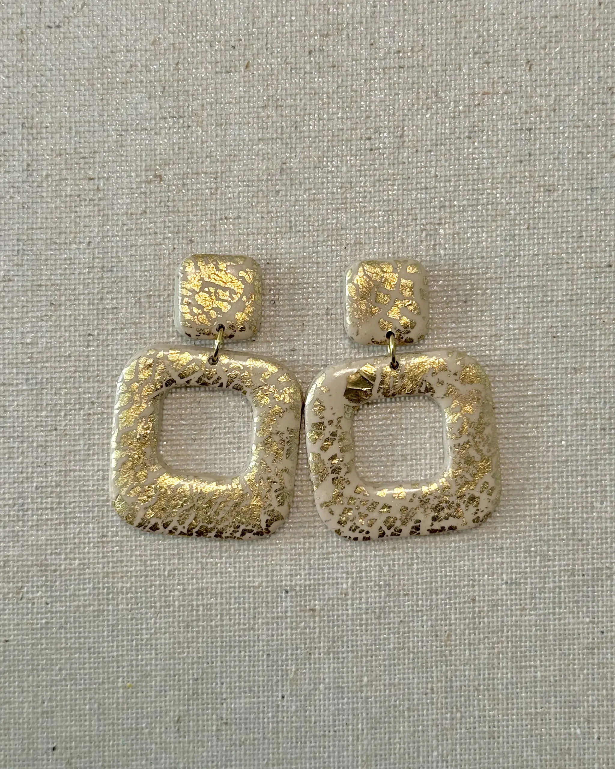 Cuadrado doble beige y dorado