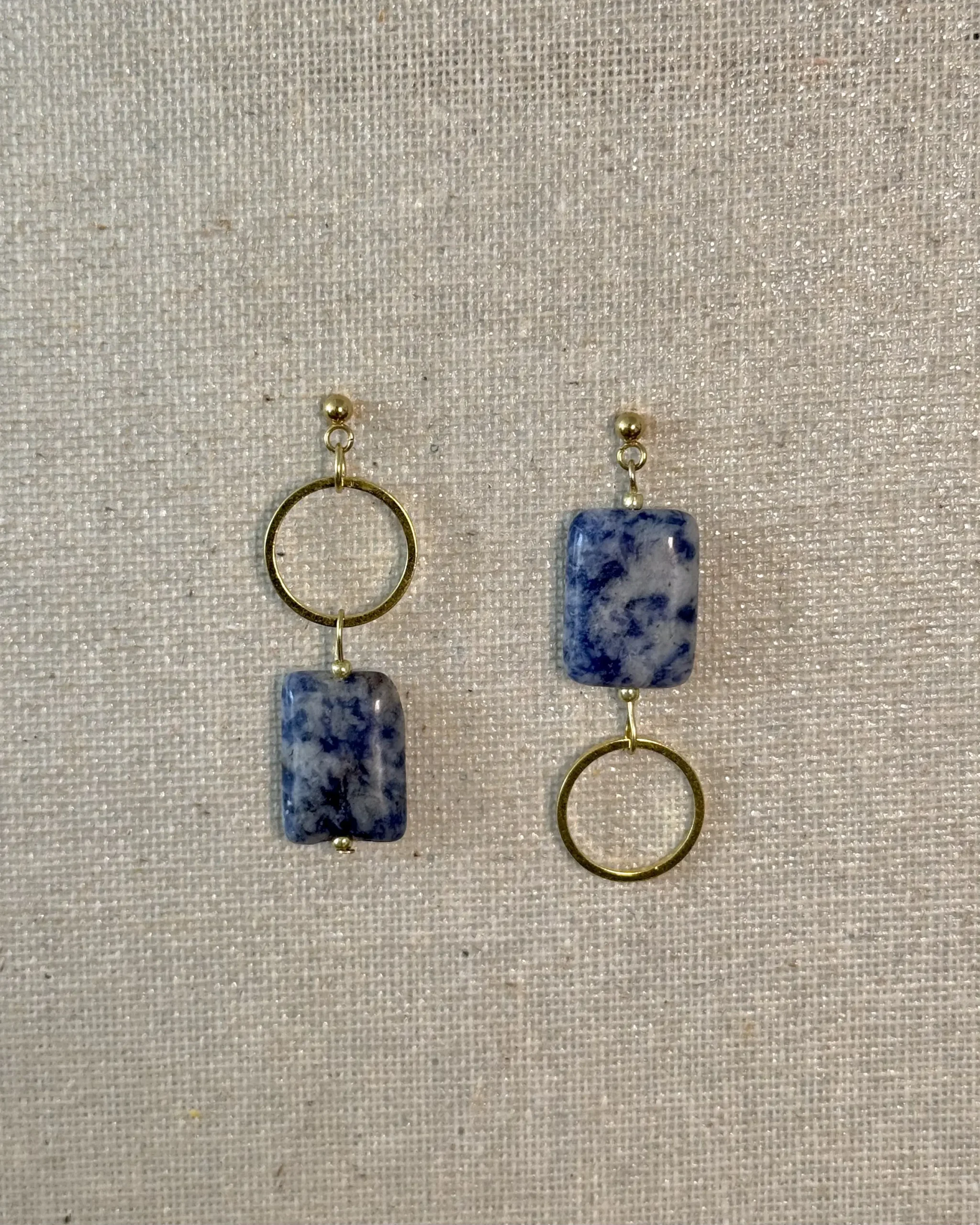 Piedras azules asimétrico