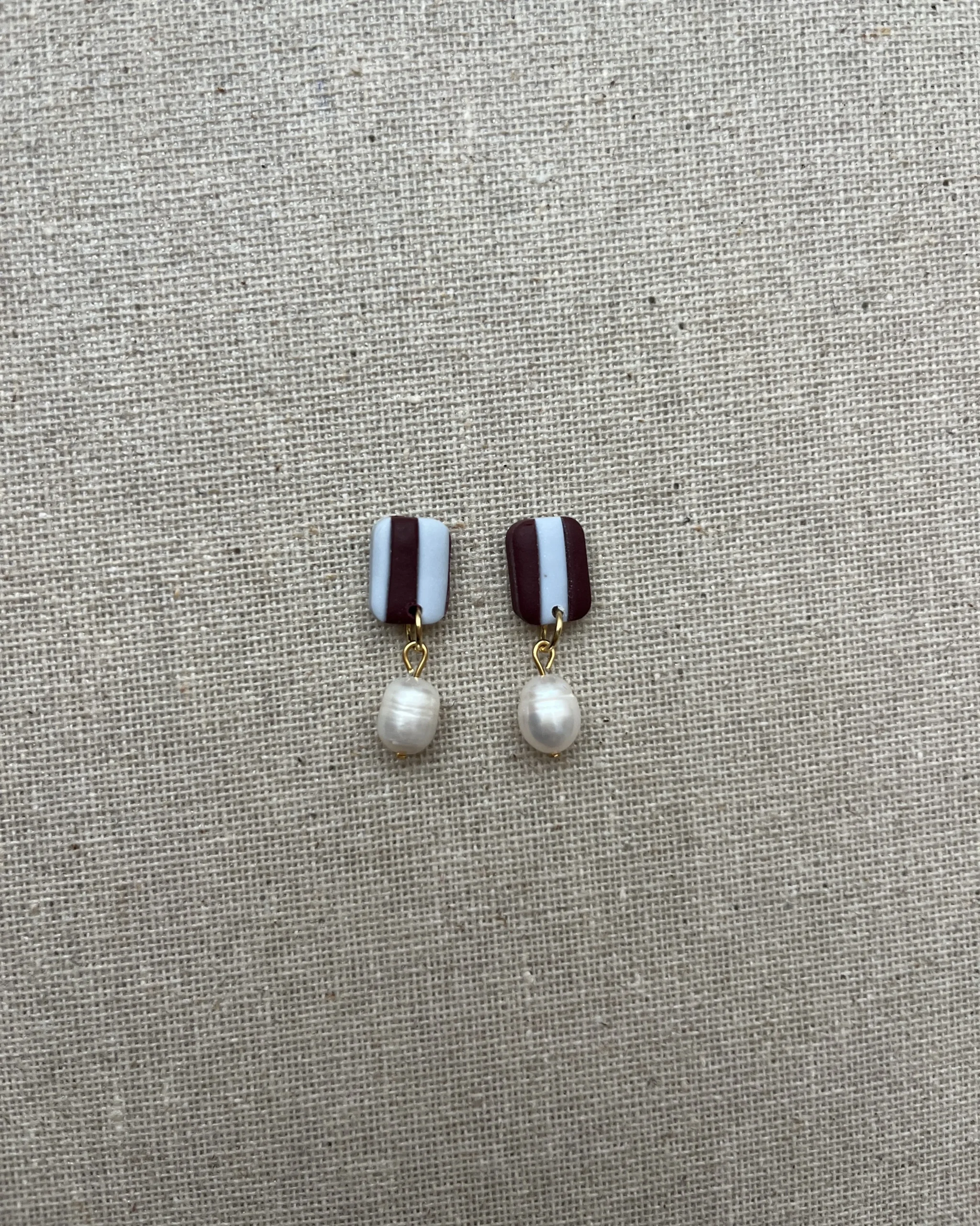 Pendientes con rayas y perla
