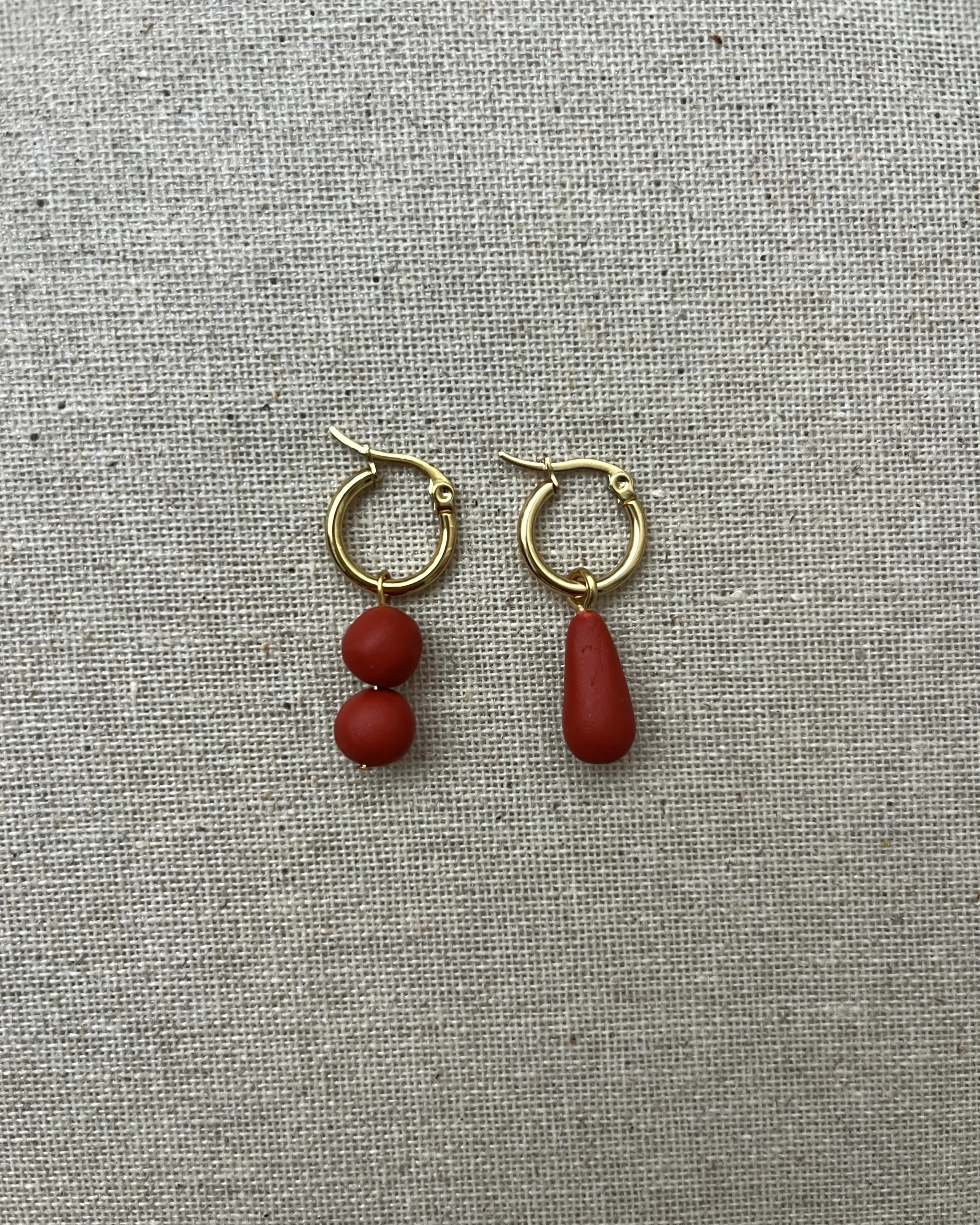 Aros bolitas y gota color tierra