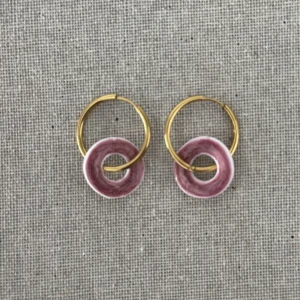 Charm aro pequeno rosa metalizado